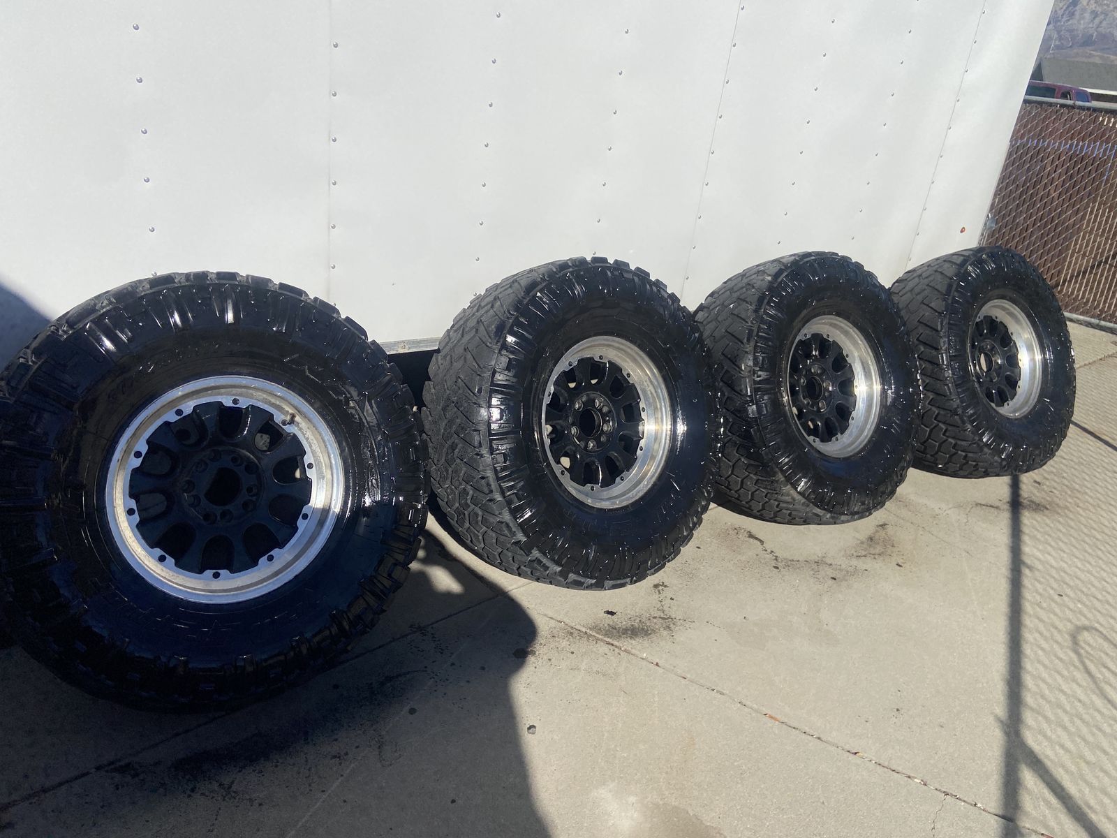 Jeep JT-JL-JK   Wheels And Tires  37x12.5x17