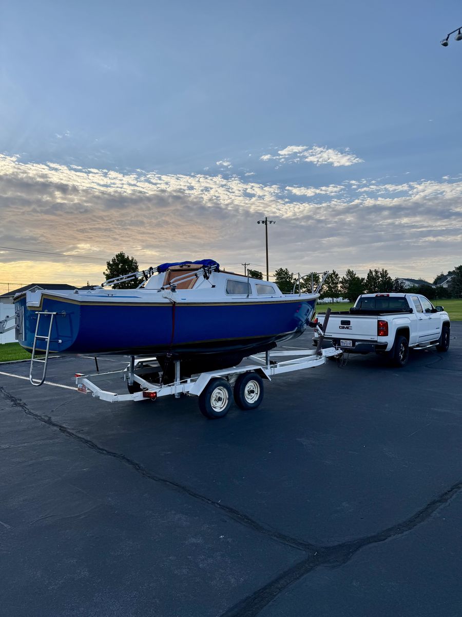 1972 Catalina Sailboat c22 hull 760 - fishing boat