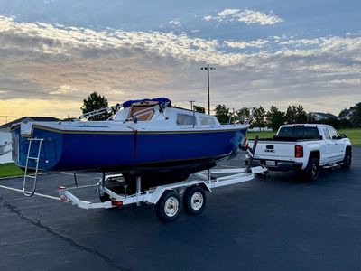 1972 Catalina Sailboat c22 hull 760 - fishing boat