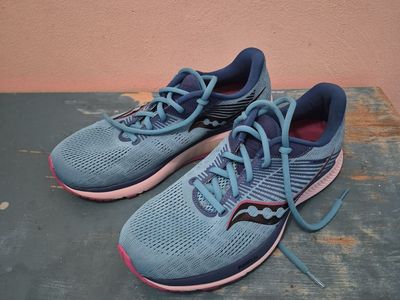 Saucony Womens Guide 14 Running Shoe Sz. 10