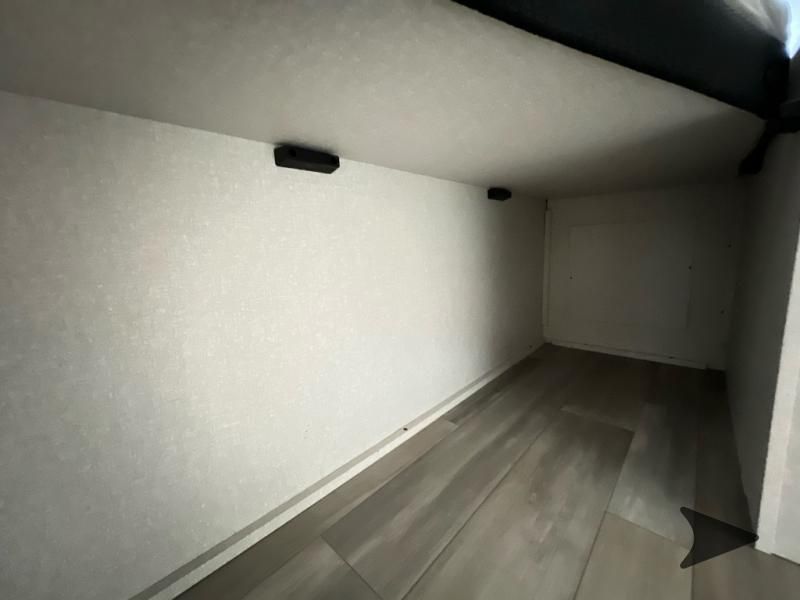 Main image 19