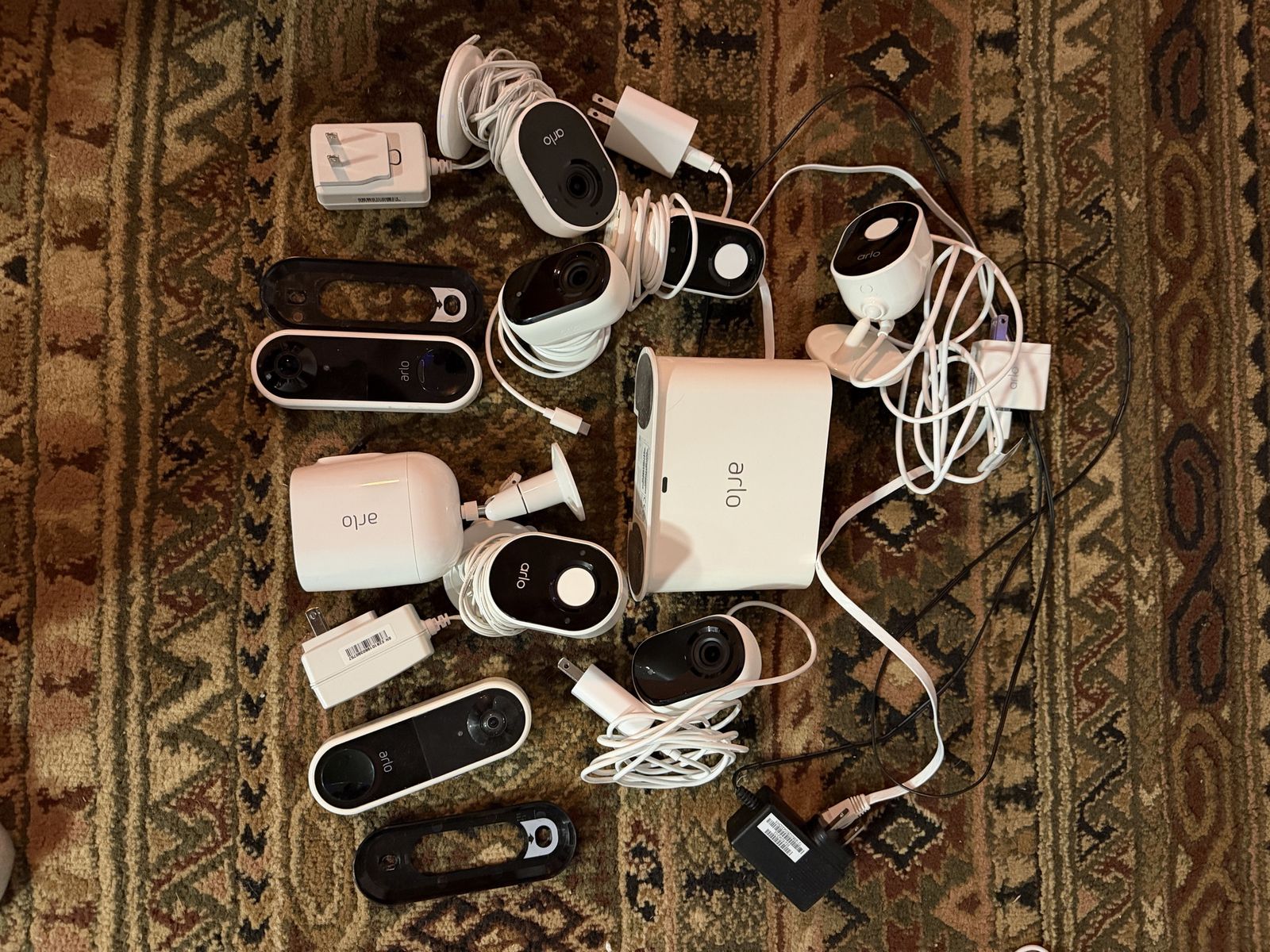 Arlo Security Camera System Bundle (Hub & Wi-Fi Cameras)