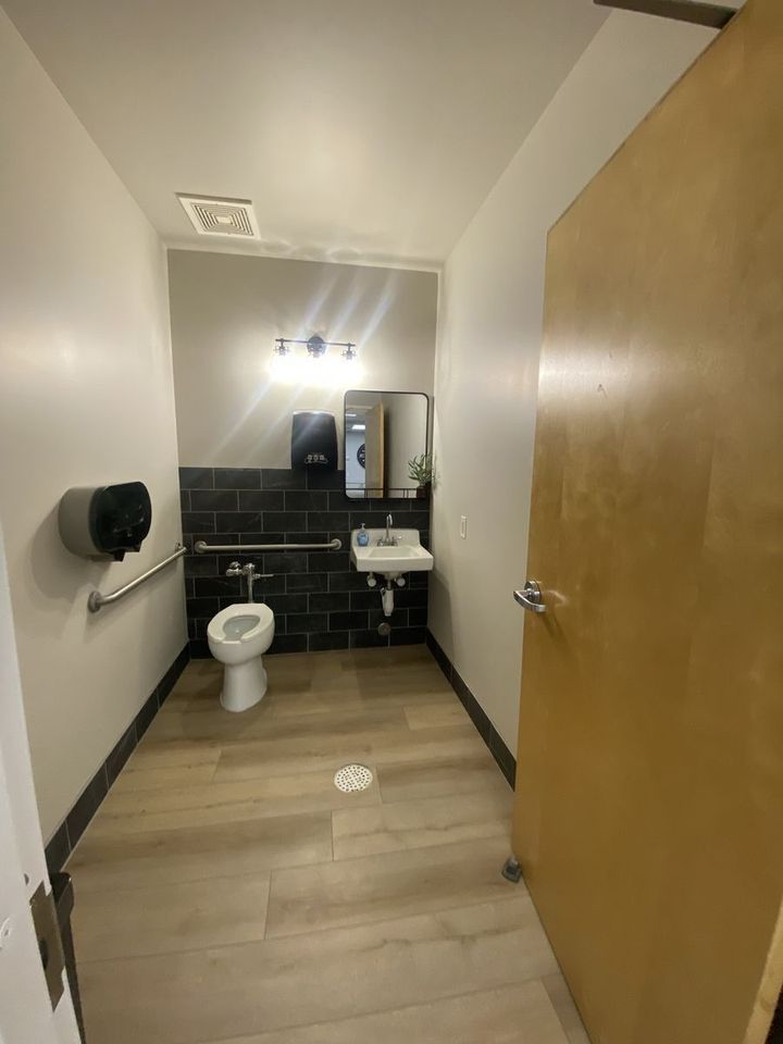 Main image 6