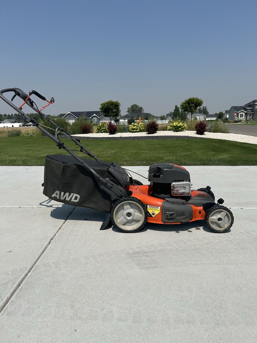 Husqvarna HU 725AWDH lawn mower