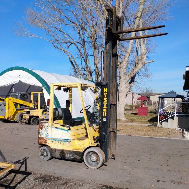 HYSTER 50 FORKLIFT RUNS GREAT