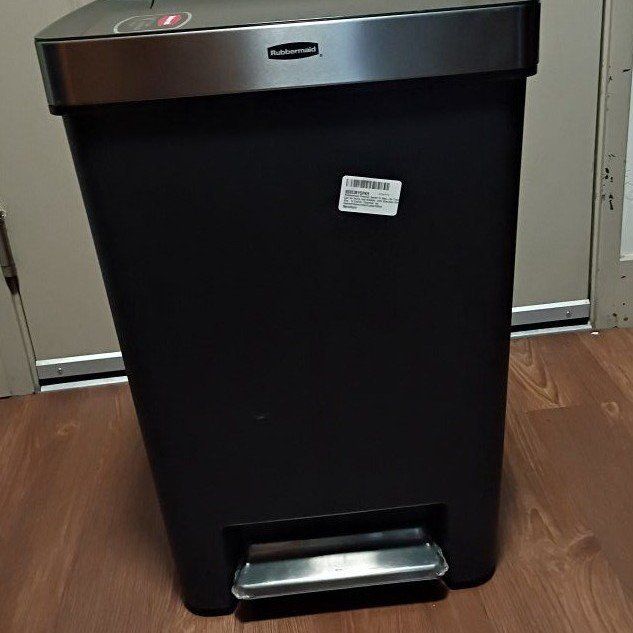 Rubbermaid Premier Series 3  12.4 Gallon Trash CAN