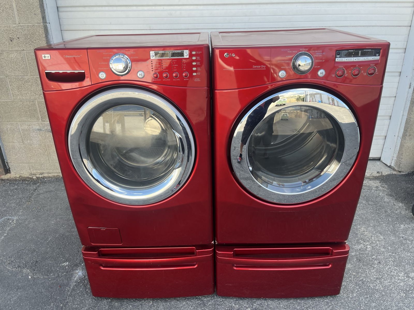 Great LG electric set on pedestals,free delivery