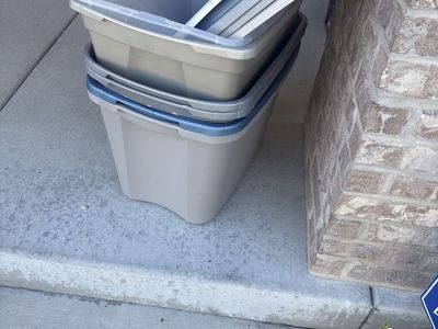6 Storage Tote Bins with 5 Lids