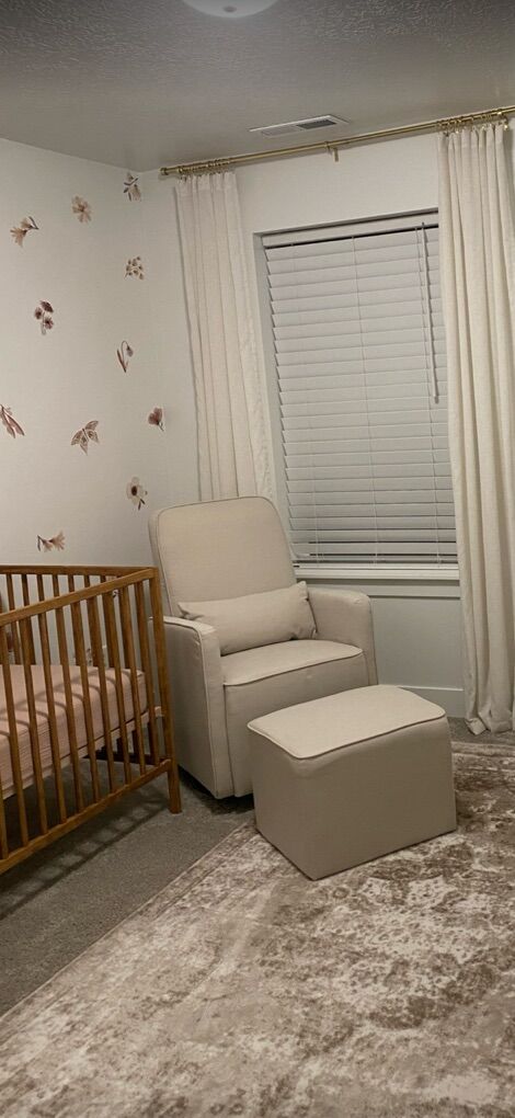 DaVinci 360 Swivel Glider Chair And Ottoman Cream