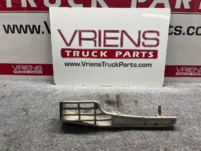Peterbilt Front Aluminum Cast Left Step-Fender, Part # 15-05344L