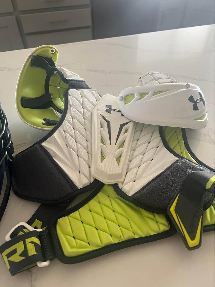 Under Armor Lacrosse pads size M