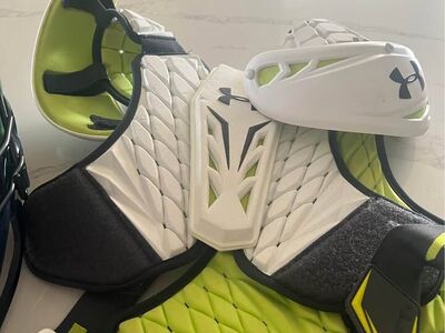 Under Armor Lacrosse pads size M