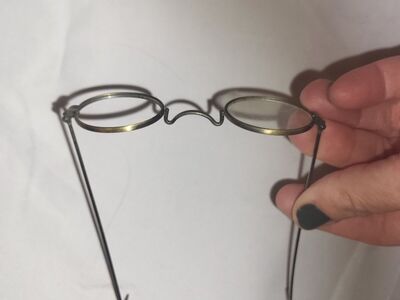 vintage frames missing one linse