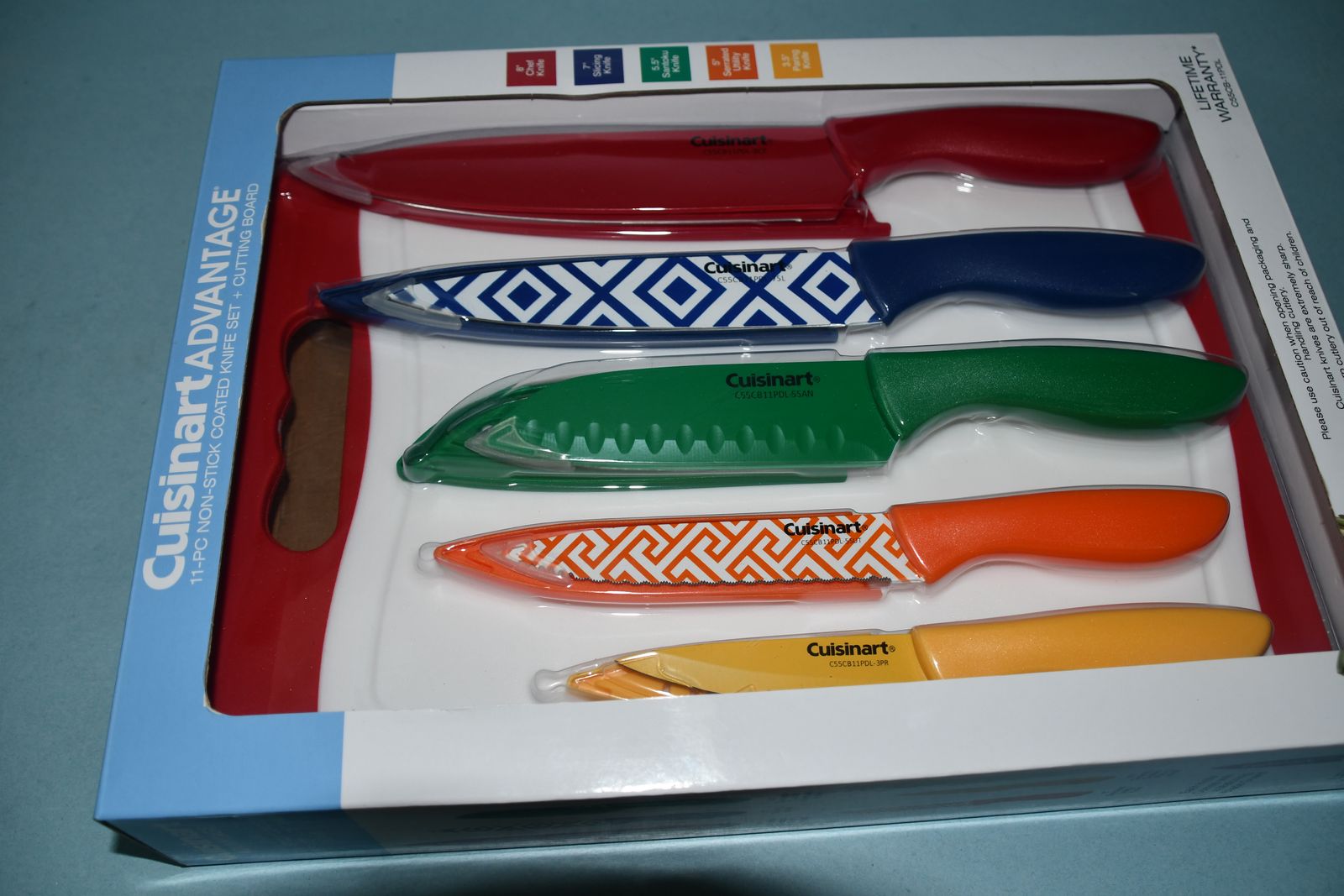 NIB "CUISINART" 5 PIECE STAINLESS STEEL KNIFE SET with BLADE GUARDS & NON SLIP CUTTING BOARD