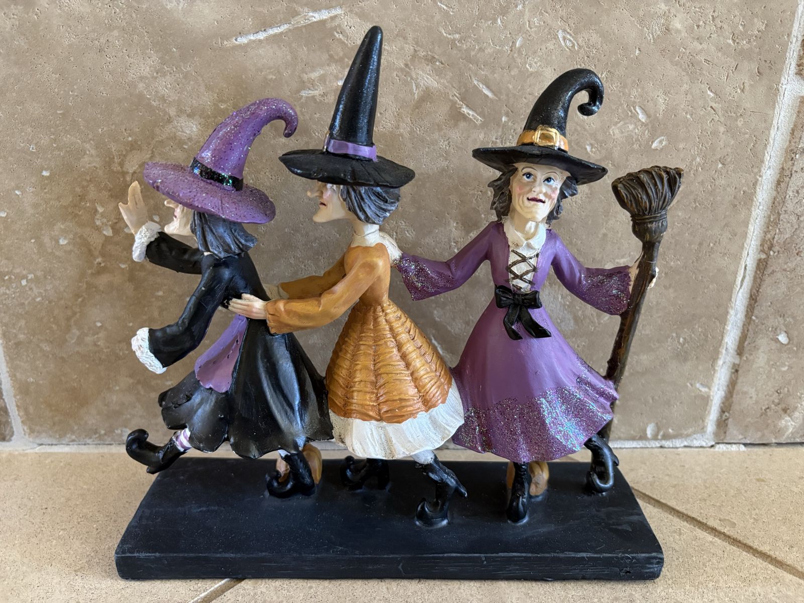 3 Witches Figurine w/ a break