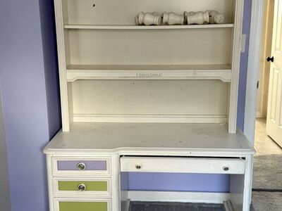 Child's Desk With Hutch