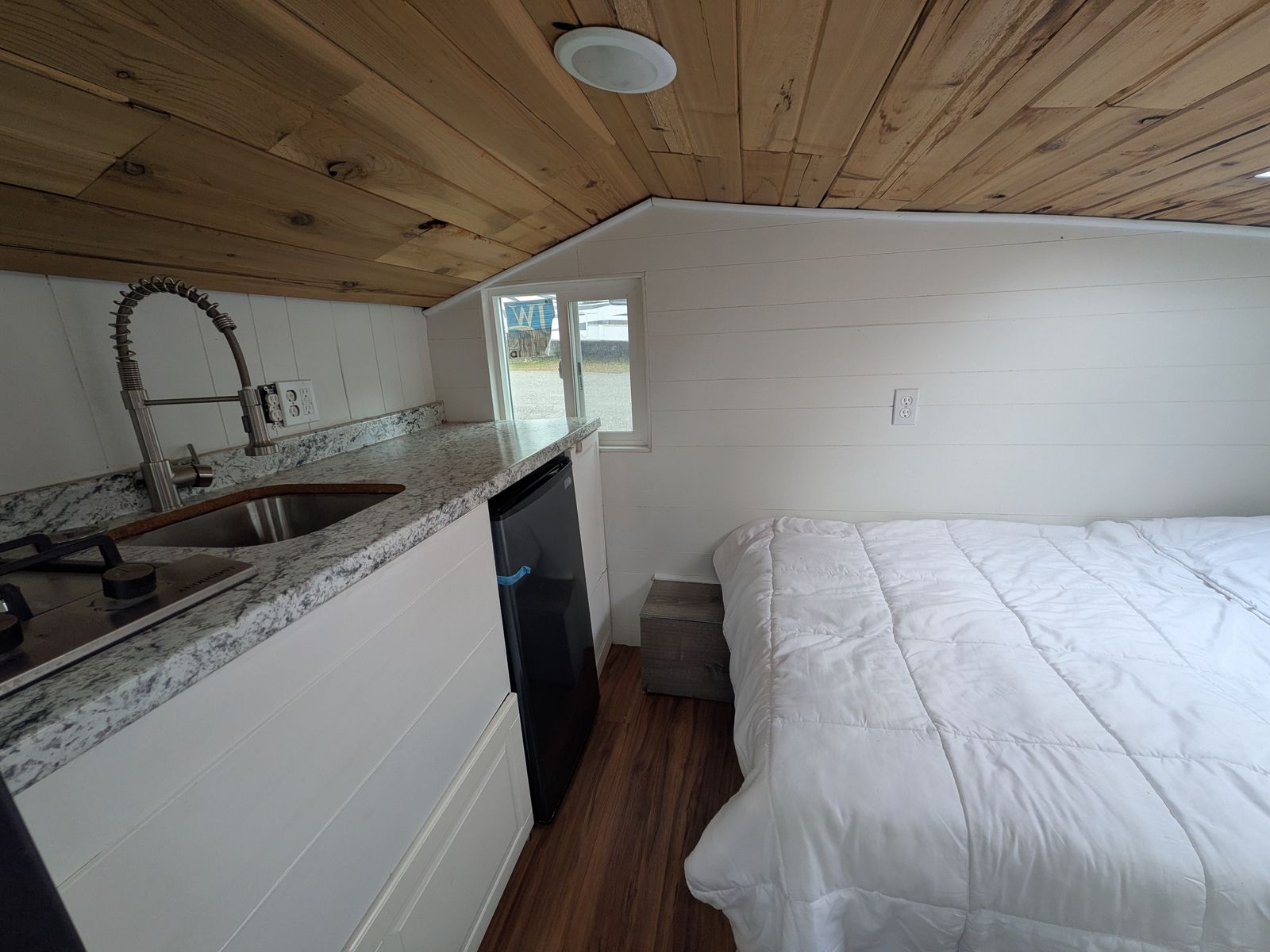 Main image 8