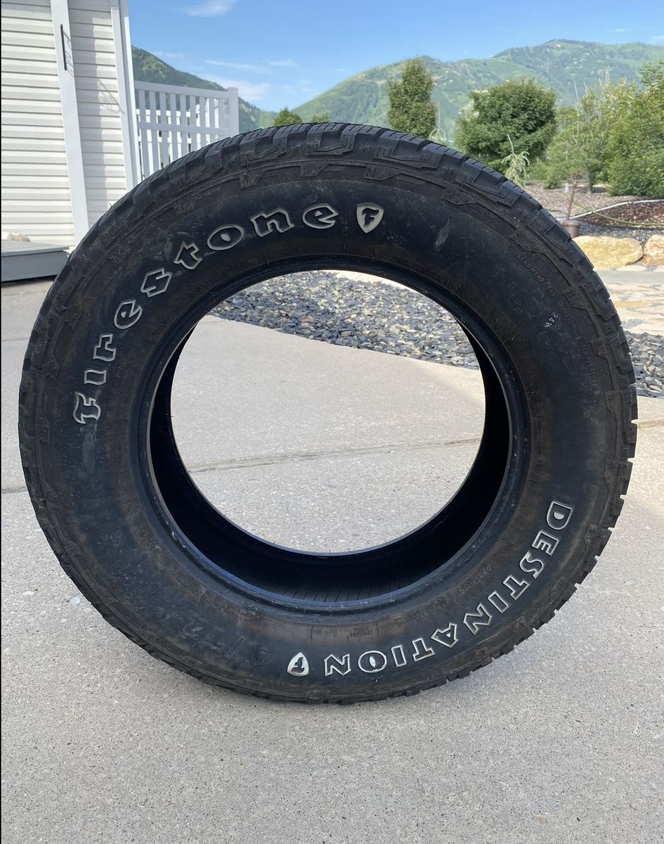 FireStone Set of 4, 235/65 R17 Tires. Like New