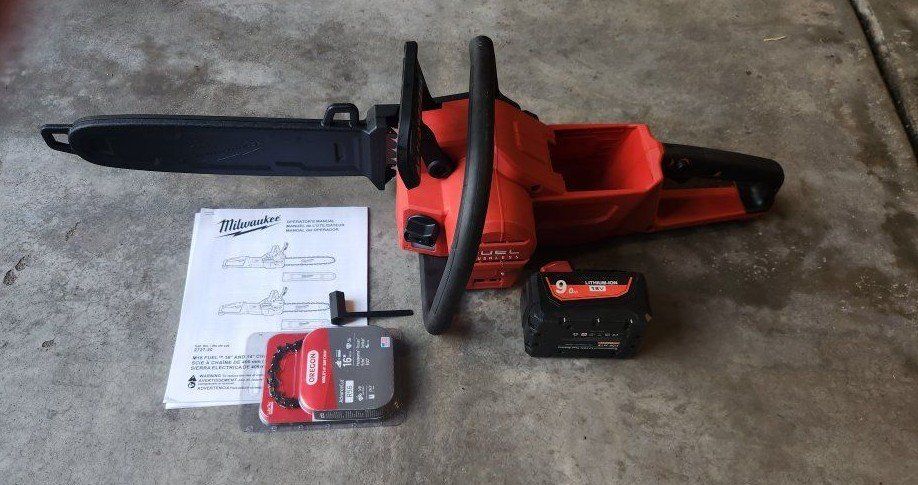 Milwaukee 16 in Chainsaw 2727-20