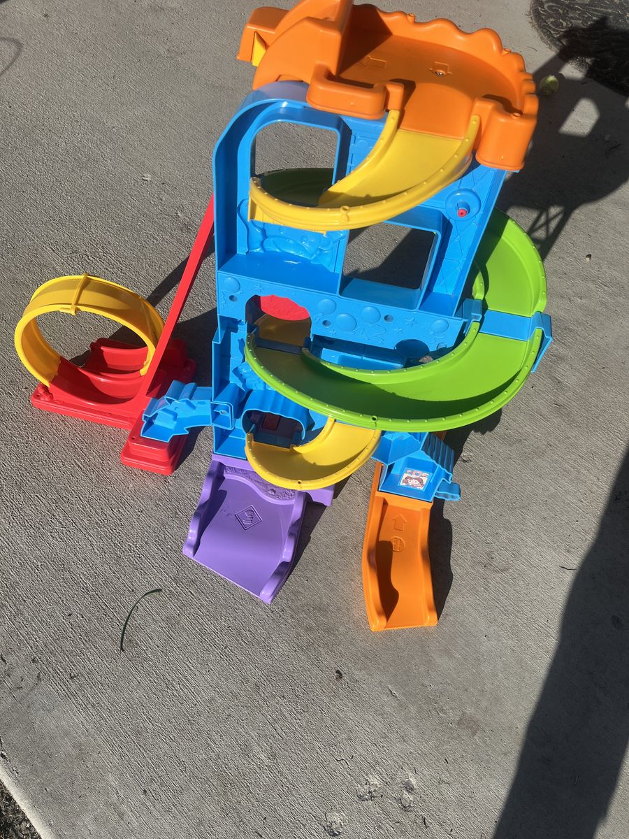 Little People Wheelies Loop & Swoop Amusement Park