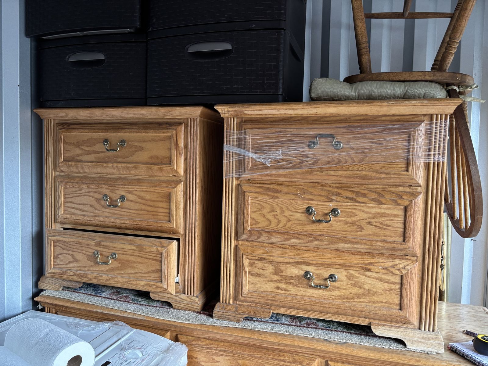 4-Piece Oak Bedroom Set: Dresser with Mirror & 2 Nightstands, Brass Hardware