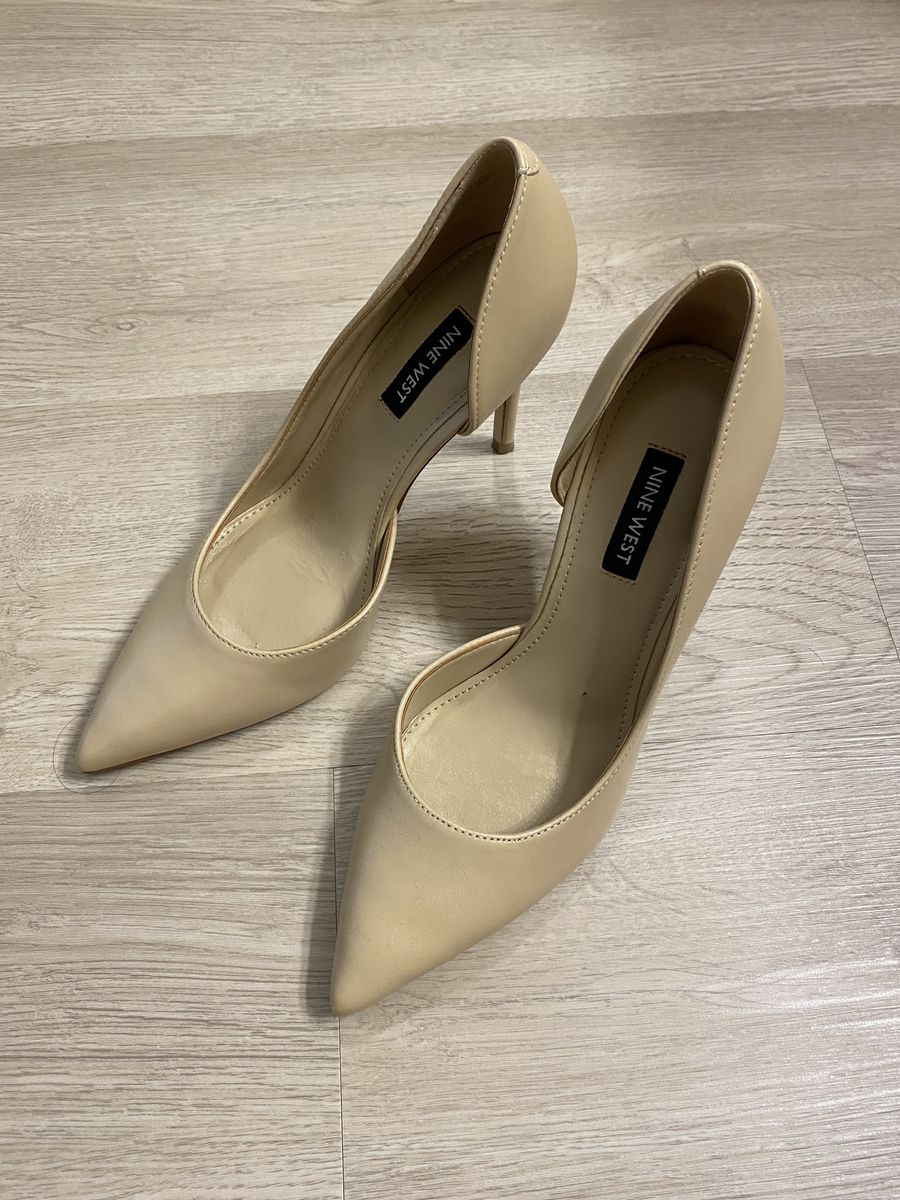 Nine West Nude Pointed Toe Heels - Size 5.5 - Like New