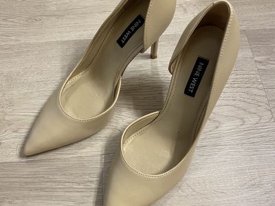 Nine West Nude Pointed Toe Heels - Size 5.5 - Like New