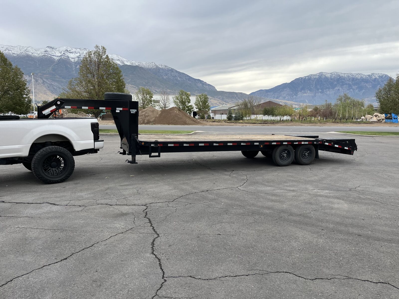 For Rent: 25’ Gooseneck Trailer