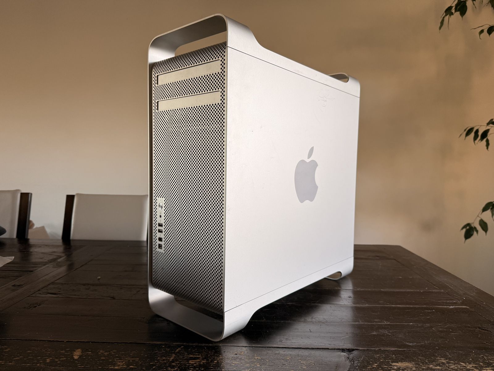 Apple Mac Pro Tower (2006) — 4-Core Xeon, 2.75TB+ Storage