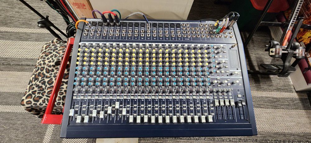 Behringer Eurodesk MX2442A. 24 Channel Mixer