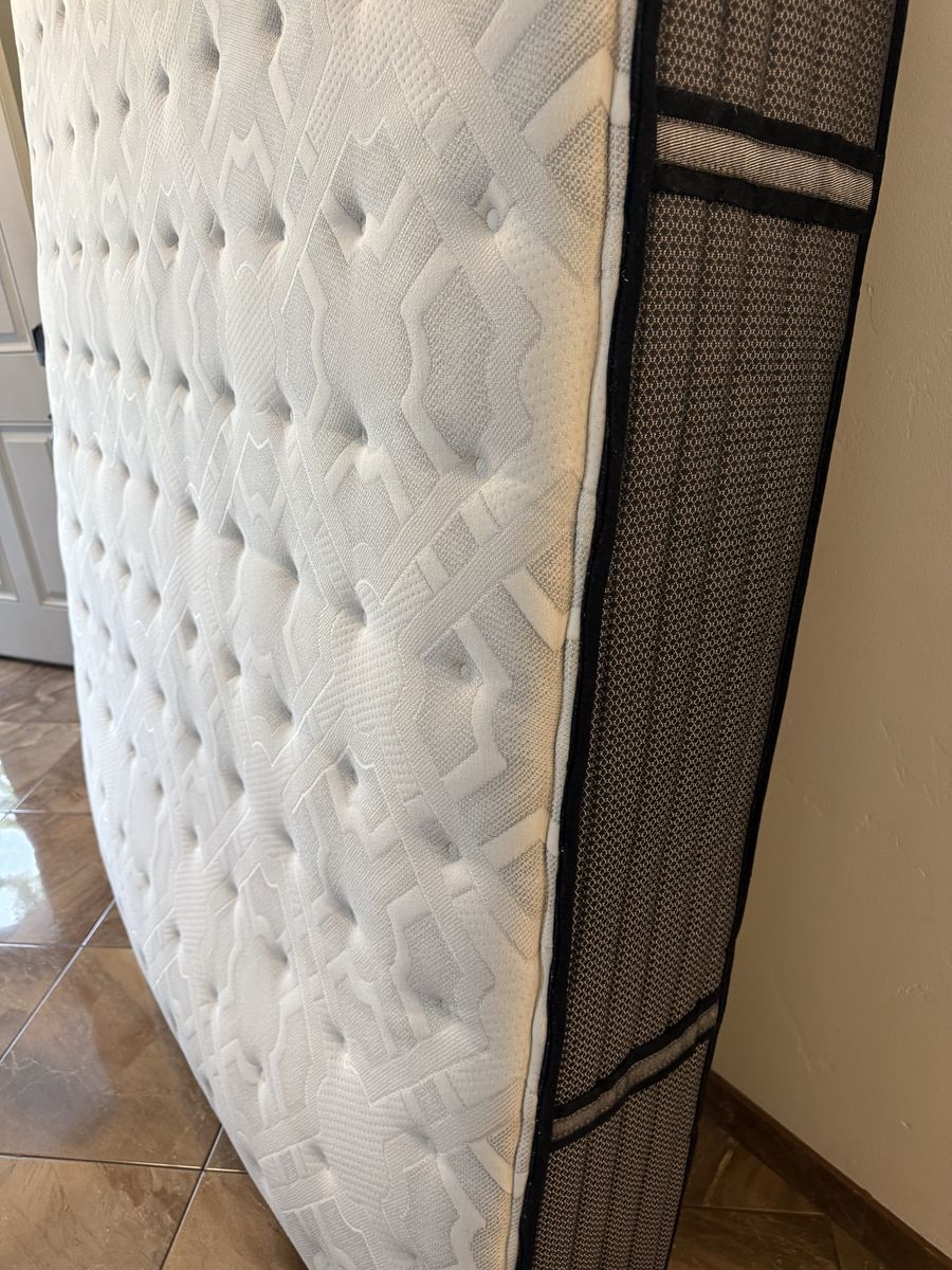 Pillow Top Mattress queen size like new clean $90