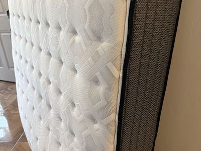 Pillow Top Mattress queen size like new clean $90