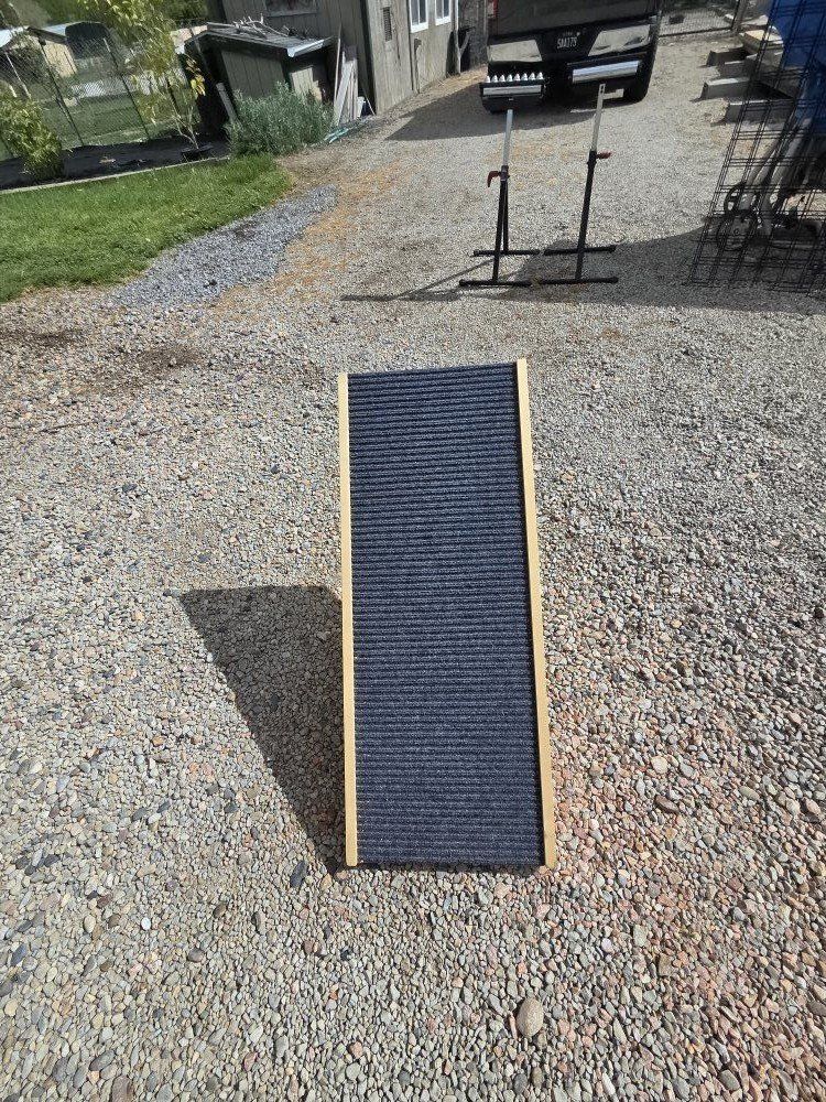 Adjustable dog ramp