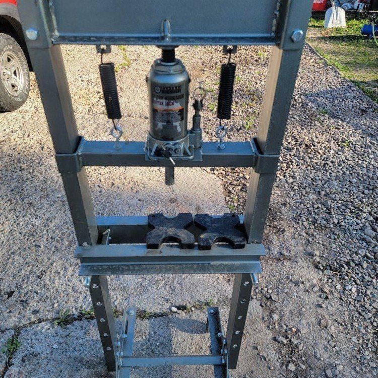 12 Ton hydraulic press for Rent $20/Week