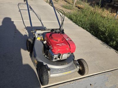 Honda HR-215 Self-Propelled Gas Lawn Mower