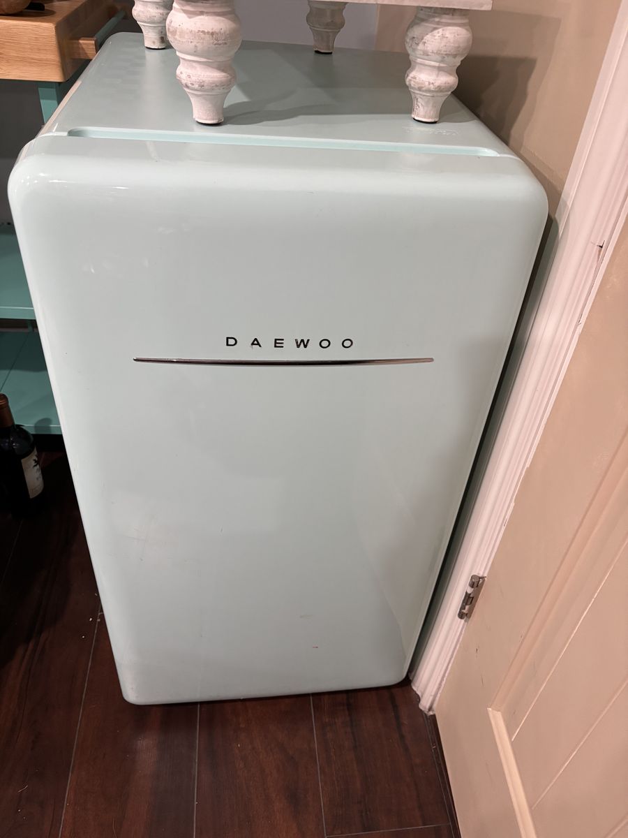 DAEWOO 4.4 cu. ft. Retro Mini Fridge with Freezer