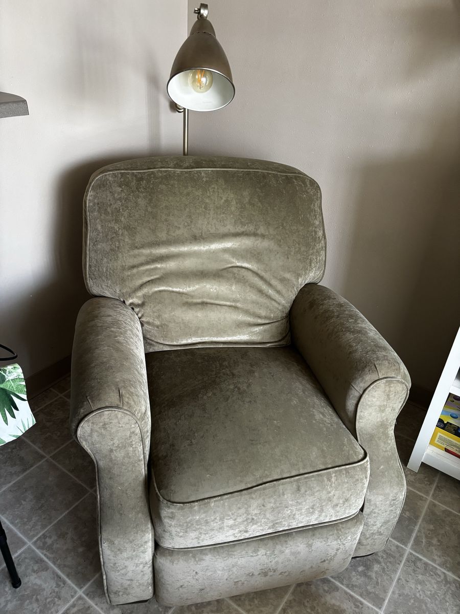 Green Velvet Upholstered Recliner Armchair with Extendable Footrest
