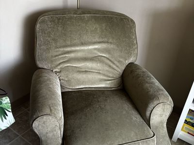 Green Velvet Upholstered Recliner Armchair with Extendable Footrest