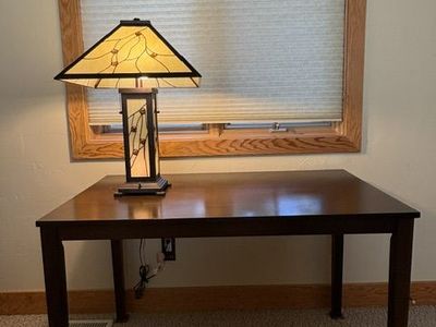 Mission Style Desk Lamp with Stained Glass Shade
