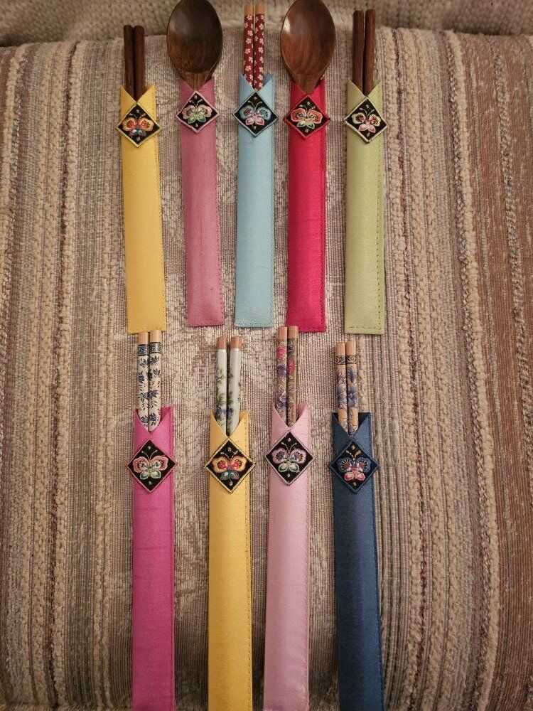 NEW-9pc. Chopsticks + Wooden Spoons w/pouches Gift