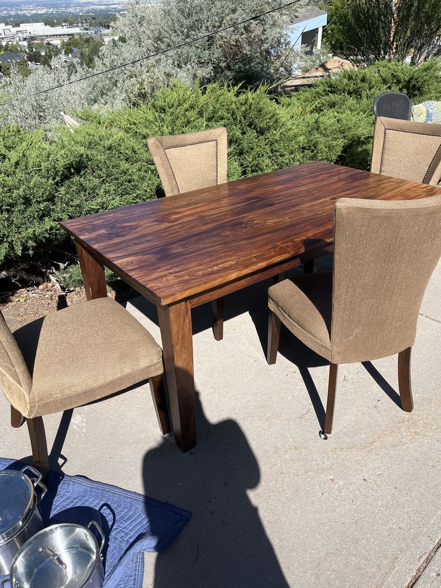 Dining Table with 4 chairs