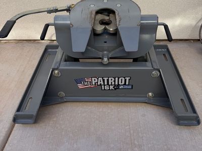 B&W Patriot 5th Wheel Trailer Hitch Dual Jaw 16,000 lbs