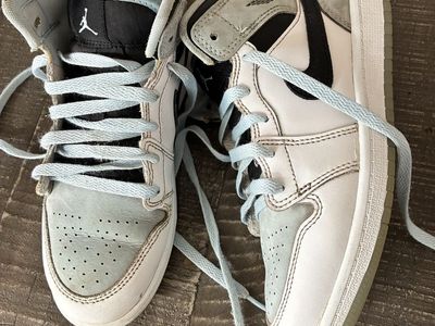 Nike Air Jordan 1 Mid UNC (GS) Light Blue White Black Youth Basketball Shoes US 4
