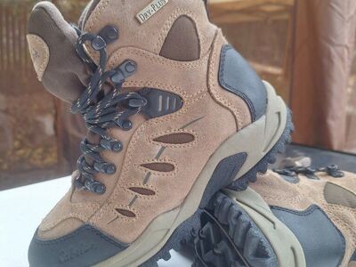 Cabelas Thinsulate Ultra Insulated Boots 3m youth