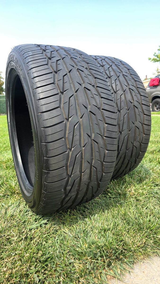 New - Pair of 275/40R/18 Toyo Extensa HP2