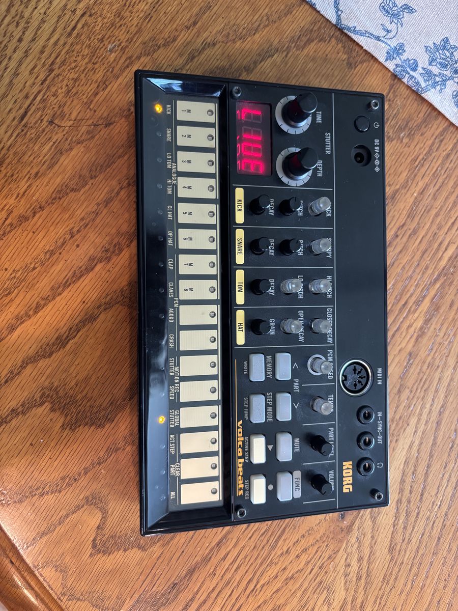 Korg Volca Beats Analog Rhythm Machine
