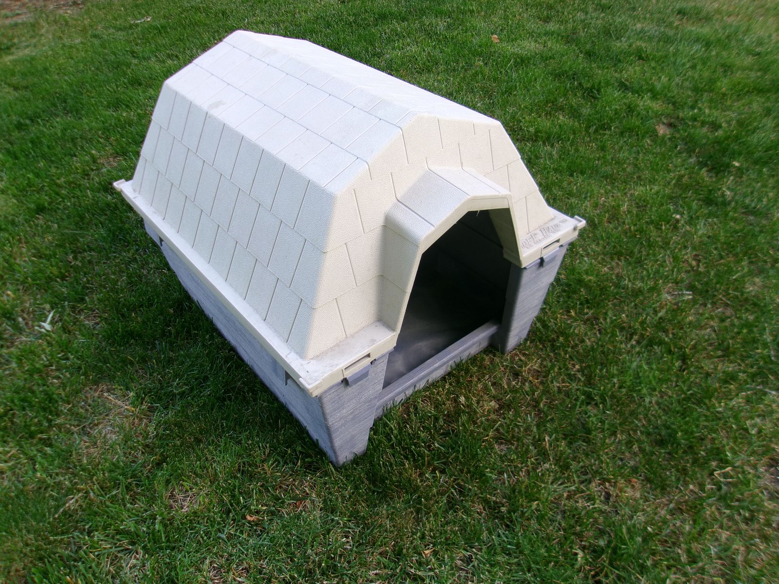 Cute Barn Style Dog House