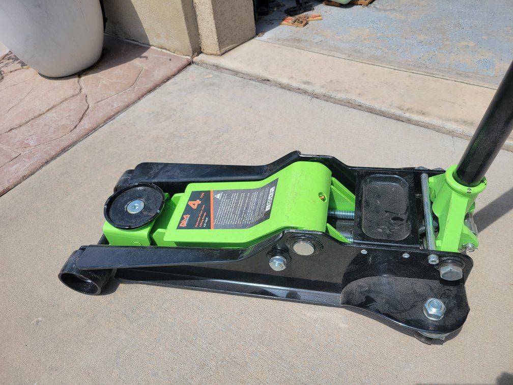4 Ton Low Profile Hydraulic Floor Jack (4.5" - 20" Lift)