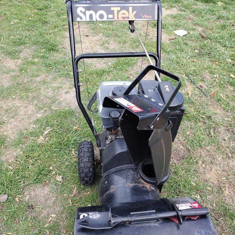 Sno Tek by Ariens 2 stage snowblower 22" cut, one