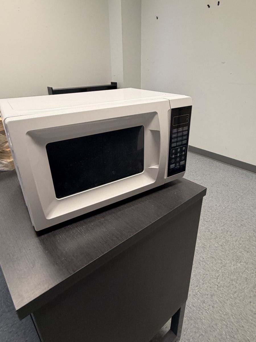 White Countertop Microwave Oven - 700 Watts